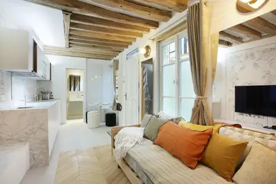 Télévision ou salle de divertissement dans l'établissement Apartment Le Marais by Studio prestige