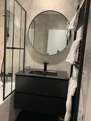 Salle de bains dans l'établissement Luxe Parisien - Petit Varenne
