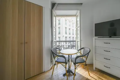 Télévision ou salle de divertissement dans l'établissement Opéra 2