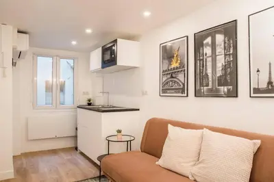 Cuisine ou kitchenette dans l'établissement T2 à Paris Centre Smart TV, Nespresso, WIFI