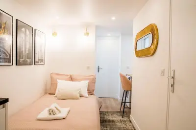 Un ou plusieurs lits dans un hébergement de l'établissement T2 à Paris Centre Smart TV, Nespresso, WIFI