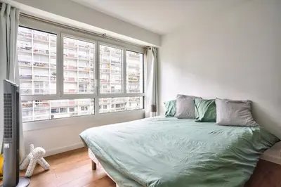 Un ou plusieurs lits dans un hébergement de l'établissement GuestReady - Apt confortable avec terrasse au 18e