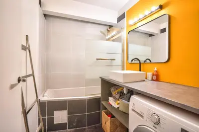 Salle de bains dans l'établissement GuestReady - Apt confortable avec terrasse au 18e