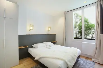 Un ou plusieurs lits dans un hébergement de l'établissement Apartment Palais Royal by Studio prestige