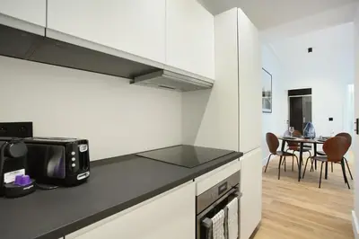 Cuisine ou kitchenette dans l'établissement Apartment Palais Royal by Studio prestige