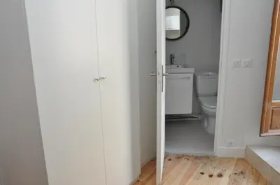 Salle de bains dans l'établissement Montmartre