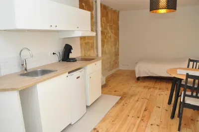 Cuisine ou kitchenette dans l'établissement Montmartre