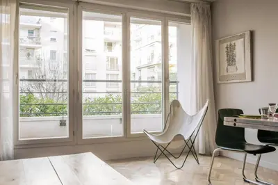 Coin salon dans l'établissement GuestReady - Apt de charme près du Buttes Chaumont