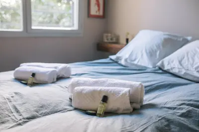 Un ou plusieurs lits dans un hébergement de l'établissement GuestReady - Apt de charme près du Buttes Chaumont