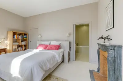 Un ou plusieurs lits dans un hébergement de l'établissement Superbe appart de 129m2, 3 ch-Neuilly 2 min Paris