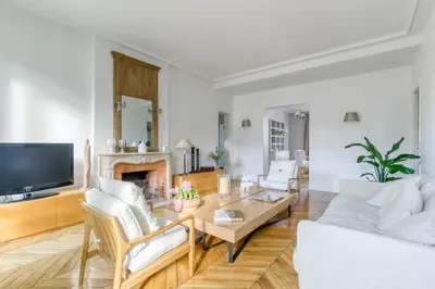 Télévision ou salle de divertissement dans l'établissement Superbe appart de 129m2, 3 ch-Neuilly 2 min Paris