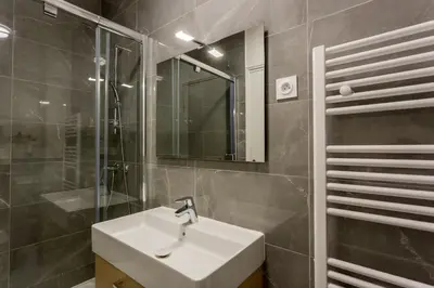 Salle de bains dans l'établissement Croissants et Confitures