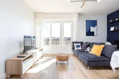 Télévision ou salle de divertissement dans l'établissement Renovated apartment metro, parking included, near Porte Versaille