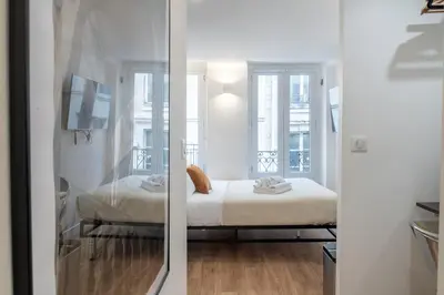 Un ou plusieurs lits dans un hébergement de l'établissement Studio élégant - Smart TV Nespresso WIFI