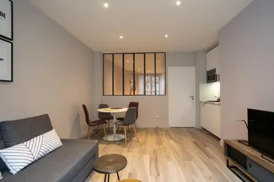 Télévision ou salle de divertissement dans l'établissement 2 pieces proche metro, Montrouge
