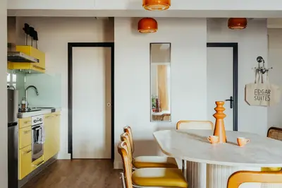 Cuisine ou kitchenette dans l'établissement Edgar Suites Montmartre - Abbesses