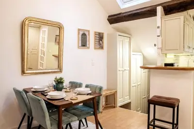 Plan de l'établissement Spacious studio in Paris Hyper Center - Smart TV & WIFI - 4P
