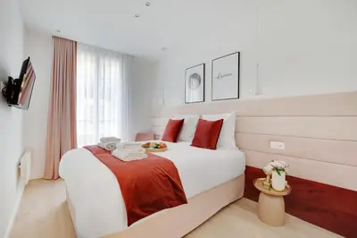 Un ou plusieurs lits dans un hébergement de l'établissement Charming apartment - 2BR-6P -In the heart of Paris