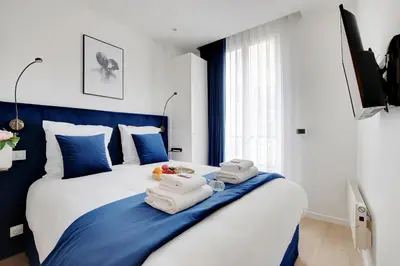 Un ou plusieurs lits dans un hébergement de l'établissement Charming apartment - 2BR-6P -In the heart of Paris