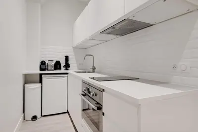 Cuisine ou kitchenette dans l'établissement Modern Apartment 1BR- 4P Le Marais Quarter