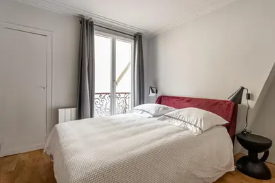 Un ou plusieurs lits dans un hébergement de l'établissement Atelier Luxe Marais