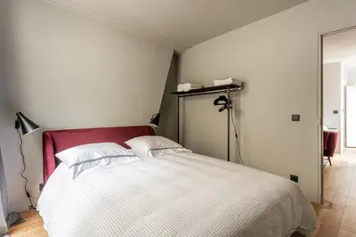 Un ou plusieurs lits dans un hébergement de l'établissement Atelier Luxe Marais