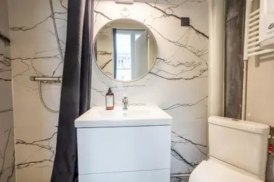 Salle de bains dans l'établissement Atelier Luxe Marais