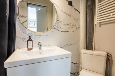 Salle de bains dans l'établissement Atelier Luxe Marais