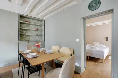 Un ou plusieurs lits dans un hébergement de l'établissement Chic apartment -1BR-4P- Haut Marais - République