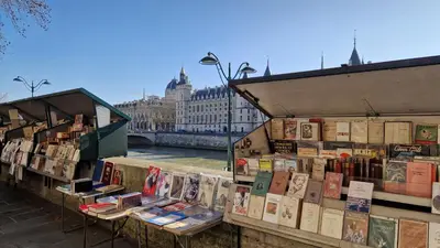 Bibliothèque dans l'appartement