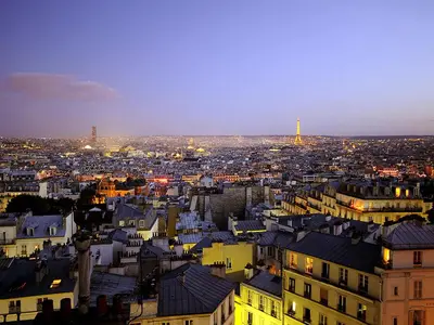 Vue générale sur Paris ou vue de la ville depuis l'appartement