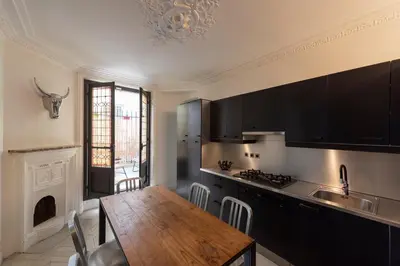 Cuisine ou kitchenette dans l'établissement Jehan