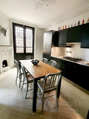 Cuisine ou kitchenette dans l'établissement Jehan