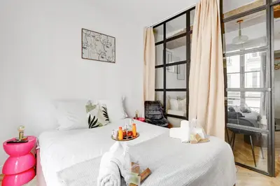Un ou plusieurs lits dans un hébergement de l'établissement 225 Suite Fashion - Superbe Appartement à Paris