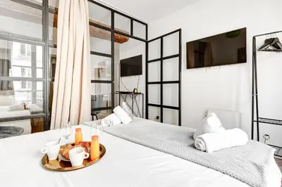 Un ou plusieurs lits dans un hébergement de l'établissement 225 Suite Fashion - Superbe Appartement à Paris