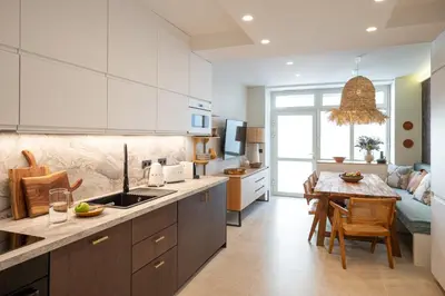 Cuisine ou kitchenette dans l'établissement New Art Gallery Loft in the Heart of Paris 15