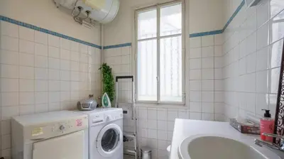 Salle de bains dans l'établissement Neuilly-Sur-Seine f2 en rez de chaussée