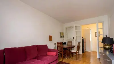 Cuisine ou kitchenette dans l'établissement Neuilly-Sur-Seine f2 en rez de chaussée