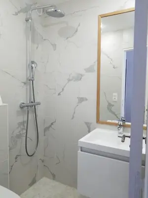 Salle de bains dans l'établissement Dupleix Hotel