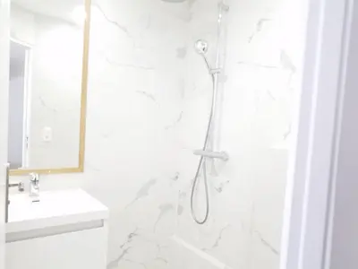 Salle de bains dans l'établissement Dupleix Hotel