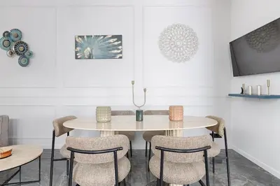 Télévision ou salle de divertissement dans l'établissement Amazing Luxury Triplex 3BR - 6P - Arc de Triomphe