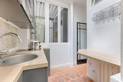 Cuisine ou kitchenette dans l'établissement MyKeypers - Splendid Parisian Flat 6P - 2 Bedrooms - Rue Montorgueil