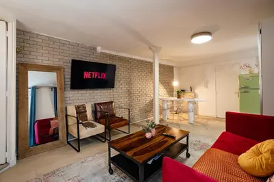 Télévision ou salle de divertissement dans l'établissement Stylish Duplex 6P - Bastille,Gare de Lyon