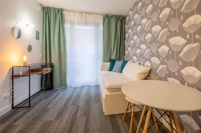 Coin salon dans l'établissement New Studio Near Bois de Vincennes