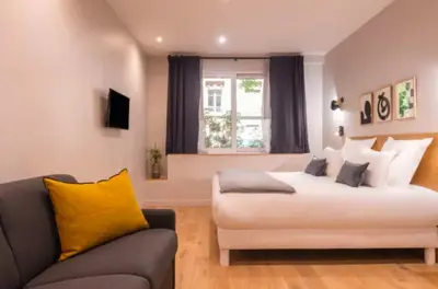 Télévision ou salle de divertissement dans l'établissement Magnificent apartment - 2BR-7P - Auteuil