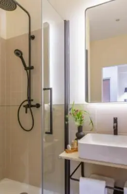 Salle de bains dans l'établissement Magnificent apartment - 2BR-7P - Auteuil