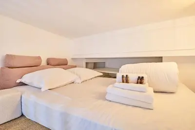 Un ou plusieurs lits dans un hébergement de l'établissement Studio Centre de Paris by Studio prestige
