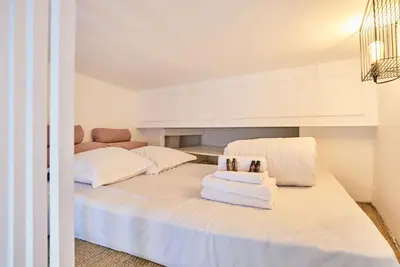 Un ou plusieurs lits dans un hébergement de l'établissement Studio Centre de Paris by Studio prestige
