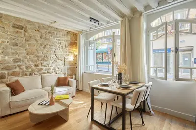 Coin salon dans l'établissement Apartment Pantheon Nôtre Dame by Studio prestige