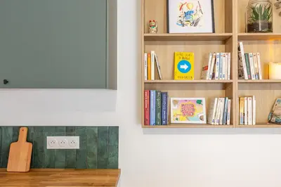 Bibliothèque dans la maison de vacances